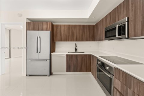 Condominio en alquiler en Miami, Florida, 1 dormitorio, 70.51 m2 № 2033073 - foto 8