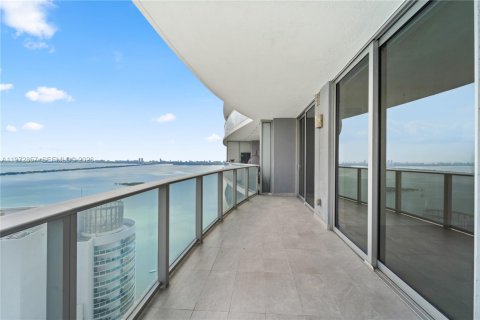 Condominio en Miami, Florida, 1 dormitorio  № 2033073