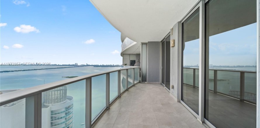 Condominio en Miami, Florida, 1 dormitorio  № 2033073