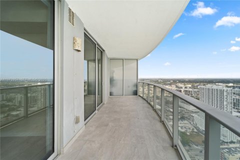 Condominio en alquiler en Miami, Florida, 1 dormitorio, 70.51 m2 № 2033073 - foto 7