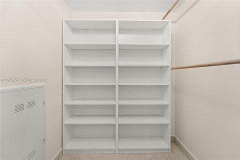 Condominio en alquiler en Miami, Florida, 1 dormitorio, 70.51 m2 № 2033073 - foto 16