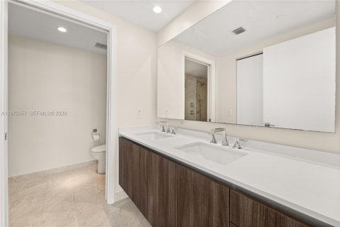 Condominio en alquiler en Miami, Florida, 1 dormitorio, 70.51 m2 № 2033073 - foto 14