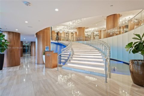 Condominio en alquiler en Miami, Florida, 1 dormitorio, 70.51 m2 № 2033073 - foto 4