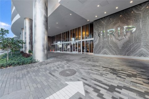 Condominio en alquiler en Miami, Florida, 1 dormitorio, 70.51 m2 № 2033073 - foto 3