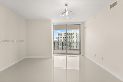 Condominio en alquiler en Miami, Florida, 1 dormitorio, 70.51 m2 № 2033073 - foto 12