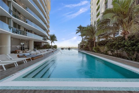 Condominio en alquiler en Miami, Florida, 1 dormitorio, 70.51 m2 № 2033073 - foto 2