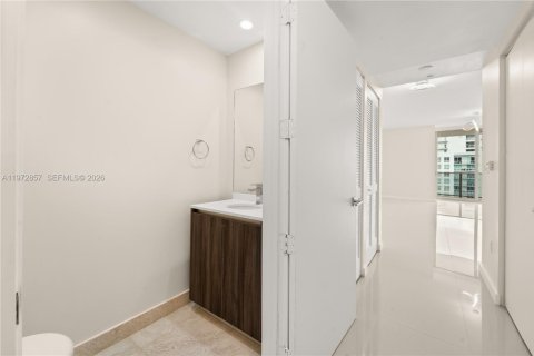 Condominio en alquiler en Miami, Florida, 1 dormitorio, 70.51 m2 № 2033073 - foto 17