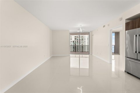 Condominio en alquiler en Miami, Florida, 1 dormitorio, 70.51 m2 № 2033073 - foto 11