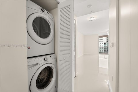 Condominio en alquiler en Miami, Florida, 1 dormitorio, 70.51 m2 № 2033073 - foto 18