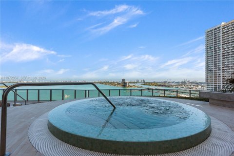 Condominio en alquiler en Miami, Florida, 1 dormitorio, 70.51 m2 № 2033073 - foto 23