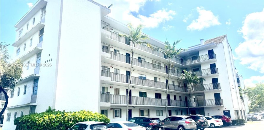 Condo à Miramar, Floride, 2 chambres  № 2047698