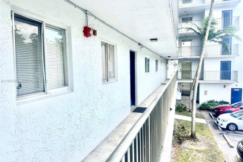 Copropriété à vendre à Miramar, Floride: 2 chambres, 77.29 m2 № 2047698 - photo 11