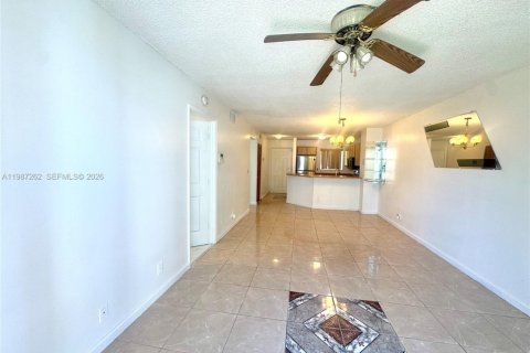 Copropriété à vendre à Miramar, Floride: 2 chambres, 77.29 m2 № 2047698 - photo 2