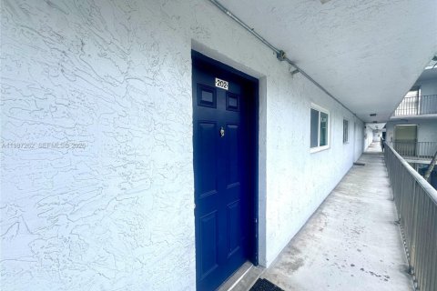 Copropriété à vendre à Miramar, Floride: 2 chambres, 77.29 m2 № 2047698 - photo 10