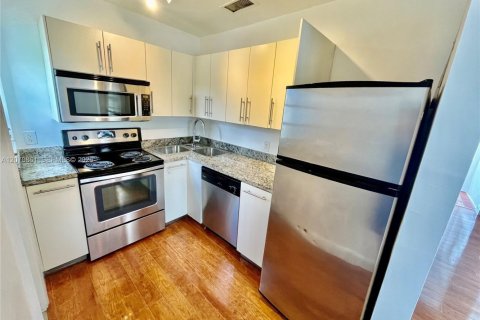 Appartement à louer à Miami, Floride: 2 chambres № 2300478 - photo 3
