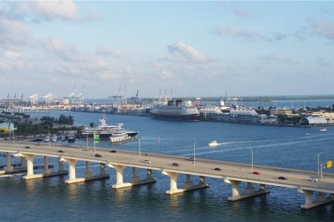 Condo in Miami, Florida, 1 bedroom № 2079000