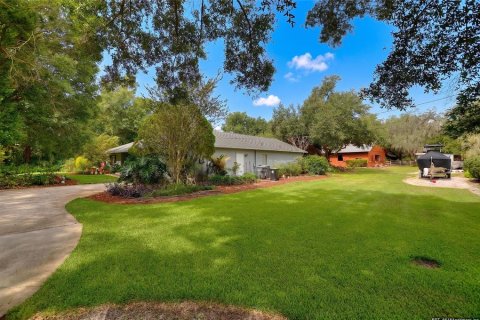House in Winter Haven, Florida 4 bedrooms, 191.01 sq.m. № 2102668 - photo 9