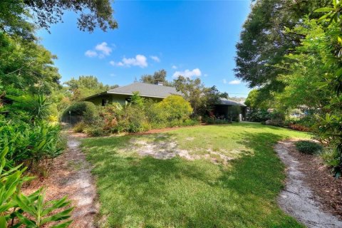 House in Winter Haven, Florida 4 bedrooms, 191.01 sq.m. № 2102668 - photo 6