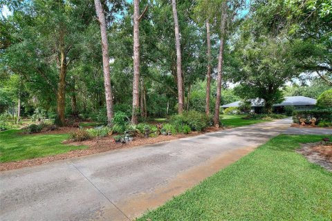 House in Winter Haven, Florida 4 bedrooms, 191.01 sq.m. № 2102668 - photo 10