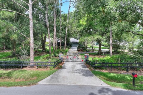 House in Winter Haven, Florida 4 bedrooms, 191.01 sq.m. № 2102668 - photo 4