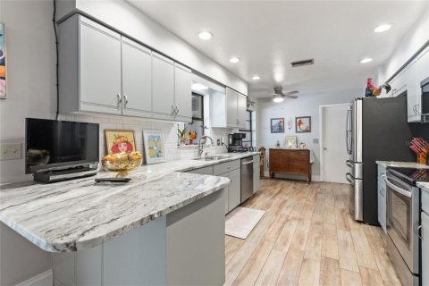 House in Winter Haven, Florida 4 bedrooms, 191.01 sq.m. № 2102668 - photo 20
