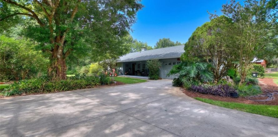 House in Winter Haven, Florida 4 bedrooms, 191.01 sq.m. № 2102668