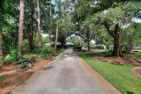 House in Winter Haven, Florida 4 bedrooms, 191.01 sq.m. № 2102668 - photo 2