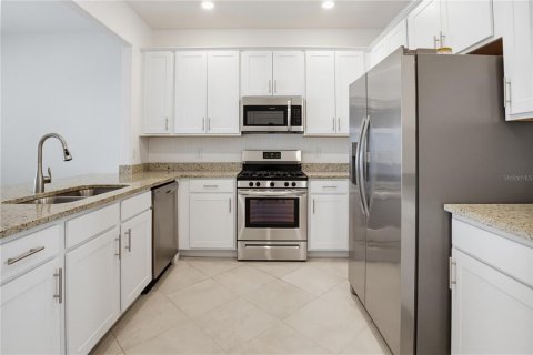 Townhouse in LORRAINE LAKES in Lakewood Ranch, Florida 3 bedrooms, 174.56 sq.m. № 2224588 - photo 6
