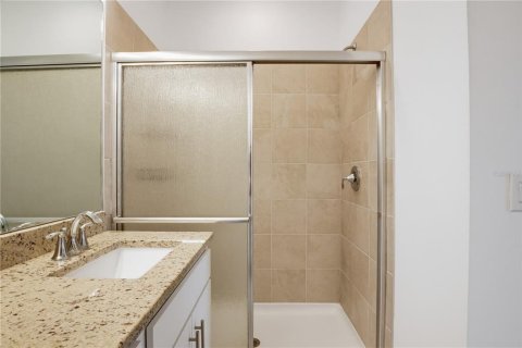 Townhouse in LORRAINE LAKES in Lakewood Ranch, Florida 3 bedrooms, 174.56 sq.m. № 2224588 - photo 18