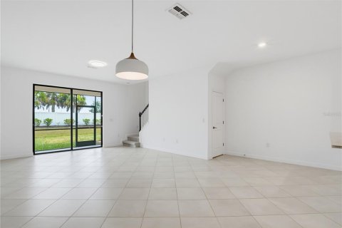 Townhouse in LORRAINE LAKES in Lakewood Ranch, Florida 3 bedrooms, 174.56 sq.m. № 2224588 - photo 11
