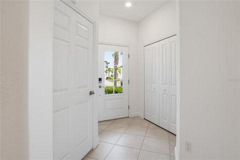 Townhouse in LORRAINE LAKES in Lakewood Ranch, Florida 3 bedrooms, 174.56 sq.m. № 2224588 - photo 5