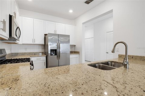 Townhouse in LORRAINE LAKES in Lakewood Ranch, Florida 3 bedrooms, 174.56 sq.m. № 2224588 - photo 8