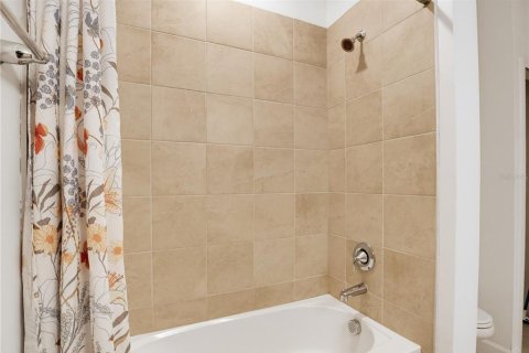 Townhouse in LORRAINE LAKES in Lakewood Ranch, Florida 3 bedrooms, 174.56 sq.m. № 2224588 - photo 27