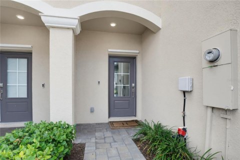 Townhouse in LORRAINE LAKES in Lakewood Ranch, Florida 3 bedrooms, 174.56 sq.m. № 2224588 - photo 3