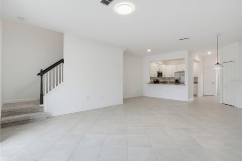 Townhouse in LORRAINE LAKES in Lakewood Ranch, Florida 3 bedrooms, 174.56 sq.m. № 2224588 - photo 13