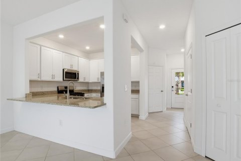 Townhouse in LORRAINE LAKES in Lakewood Ranch, Florida 3 bedrooms, 174.56 sq.m. № 2224588 - photo 12