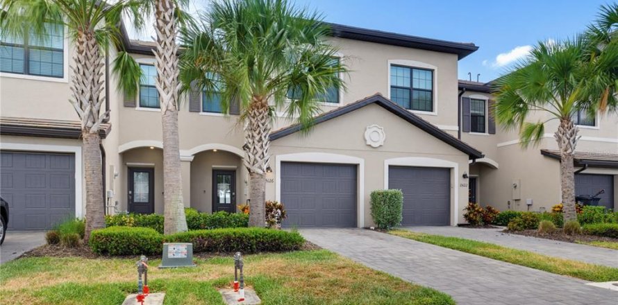 Townhouse in LORRAINE LAKES in Lakewood Ranch, Florida 3 bedrooms, 174.56 sq.m. № 2224588