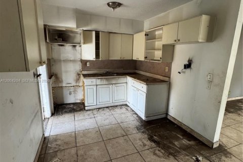 House in Fort Lauderdale, Florida 3 bedrooms, 95.5 sq.m. № 2068437 - photo 3