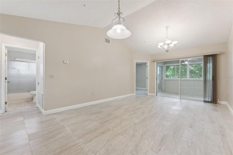 Condo in Altamonte Springs, Florida, 2 bedrooms  № 2117889 - photo 6