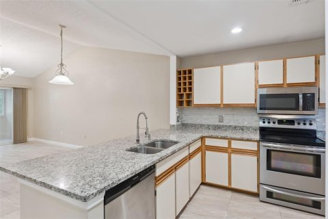 Condo in Altamonte Springs, Florida, 2 bedrooms  № 2117889 - photo 19