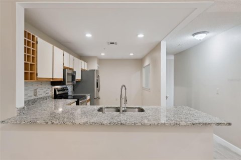 Condo in Altamonte Springs, Florida, 2 bedrooms  № 2117889 - photo 18