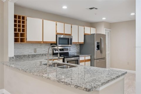Condo in Altamonte Springs, Florida, 2 bedrooms  № 2117889 - photo 17