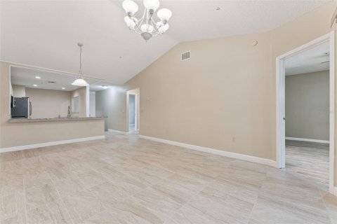 Condo in Altamonte Springs, Florida, 2 bedrooms  № 2117889 - photo 22
