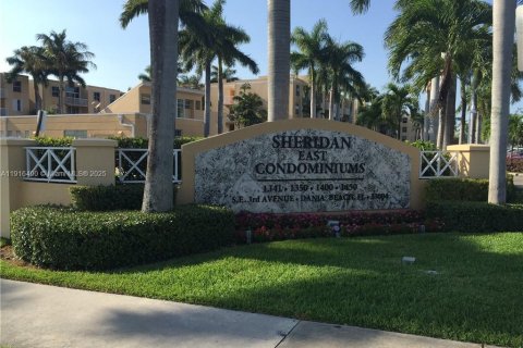 Снять в аренду кондоминиум в Дания-Бич, Флорида 2 спальни, 94.76м2, № 1972712 - фото 1