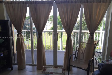 Снять в аренду кондоминиум в Дания-Бич, Флорида 2 спальни, 94.76м2, № 1972712 - фото 8