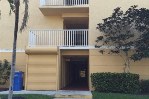 Снять в аренду кондоминиум в Дания-Бич, Флорида 2 спальни, 94.76м2, № 1972712 - фото 3