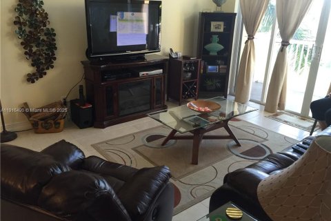 Снять в аренду кондоминиум в Дания-Бич, Флорида 2 спальни, 94.76м2, № 1972712 - фото 6