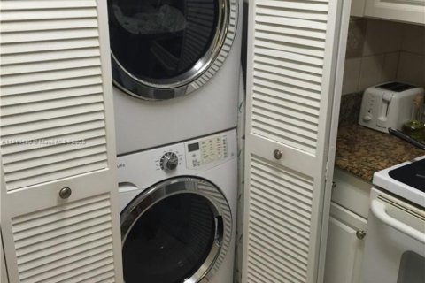 Снять в аренду кондоминиум в Дания-Бич, Флорида 2 спальни, 94.76м2, № 1972712 - фото 12