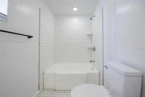 House in Gainesville, Florida 4 bedrooms, 125.05 sq.m. № 1898974 - photo 26