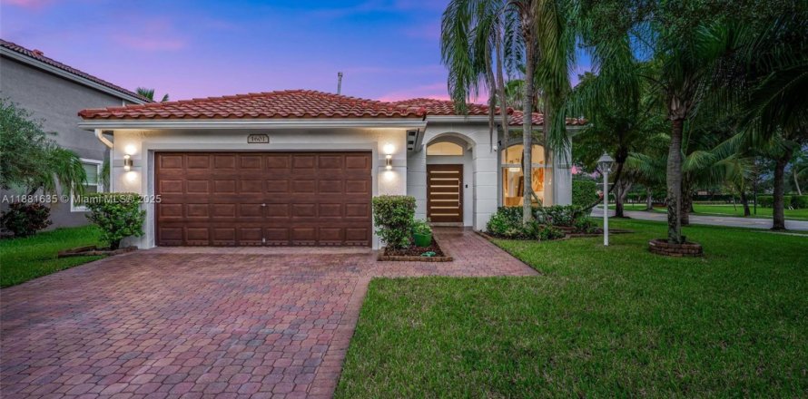 Villa ou maison à Pembroke Pines, Floride 3 chambres, 213.02 m2 № 1931539